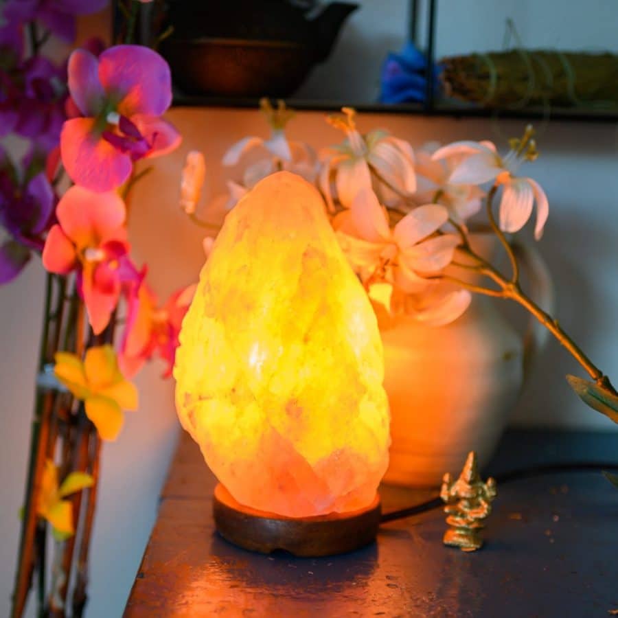 lámpara de sal encendida acogedor