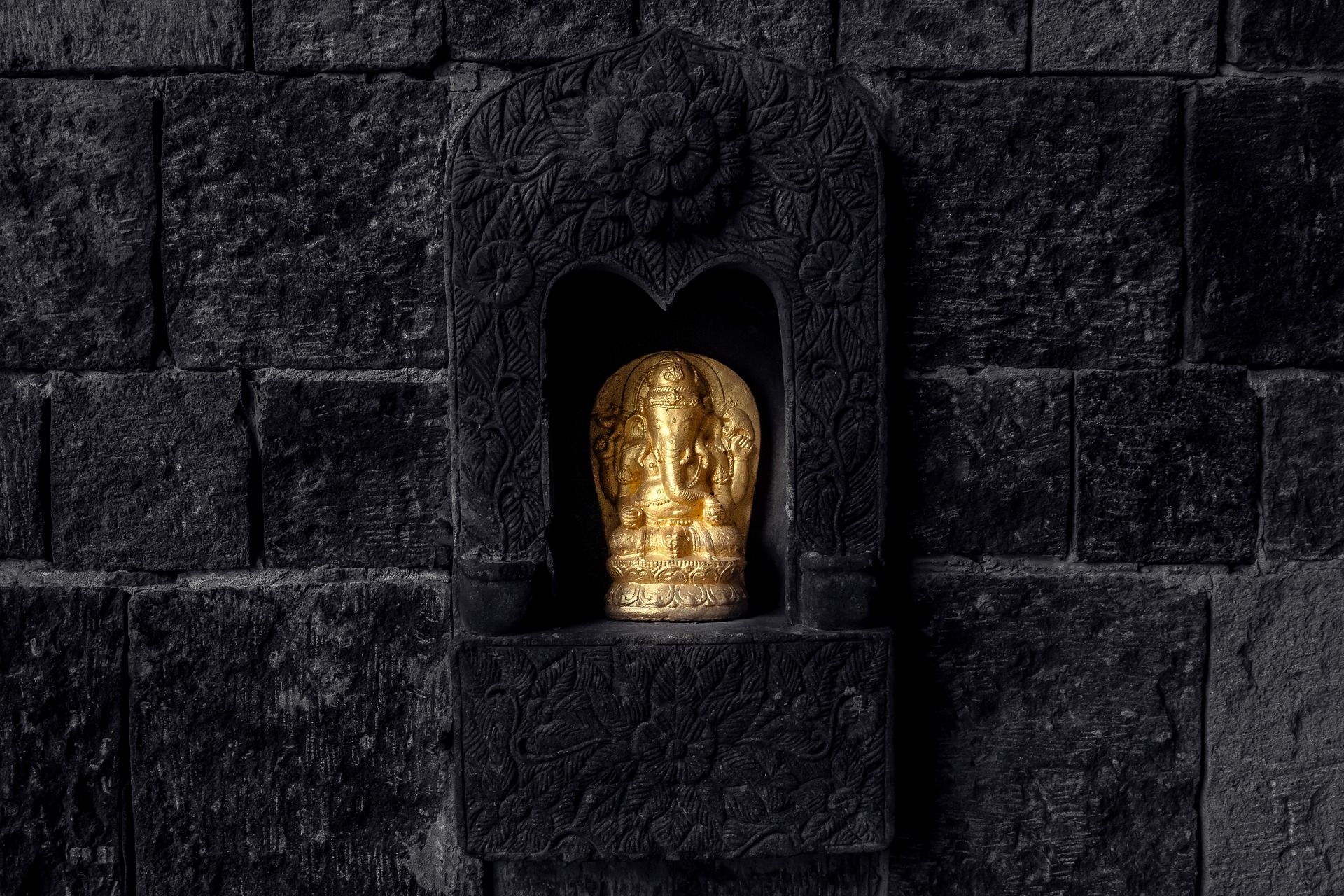 estatua ganesha dorado