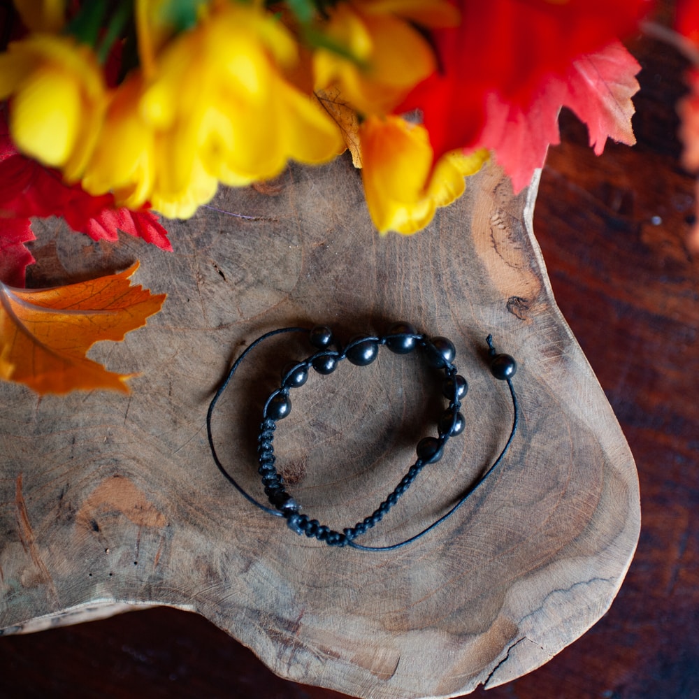 pulsera con cuentas de shungita