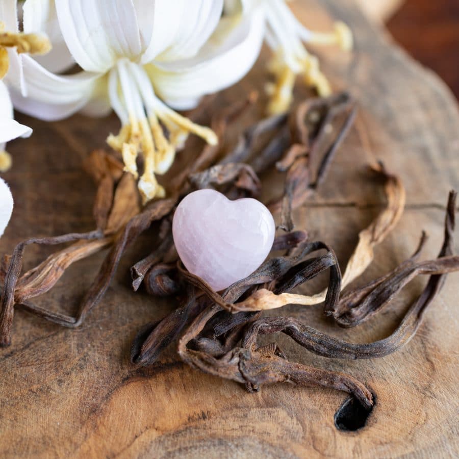 cuarzo rosa en forma de corazón blog afirmaciones positivas