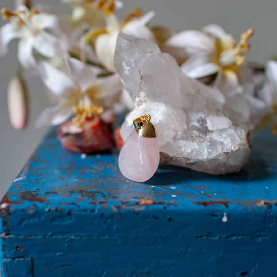 colgante de cuarzo rosa horóscopo tauro