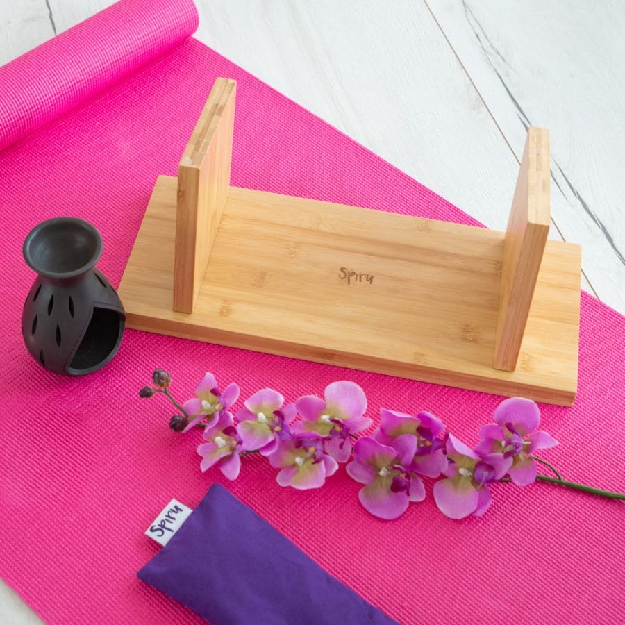 Banco yoga meditación esterilla de yoga rosa blog cómo relajarse
